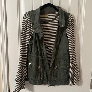 Ruffle sleeve shirt with utility vest